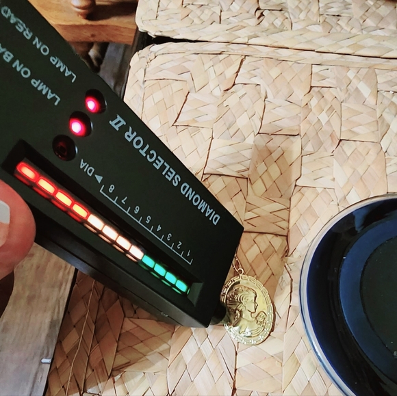 Cameo Stamp 750 Pendant 18k Saudi Solid Gold - Picture 8 of 9